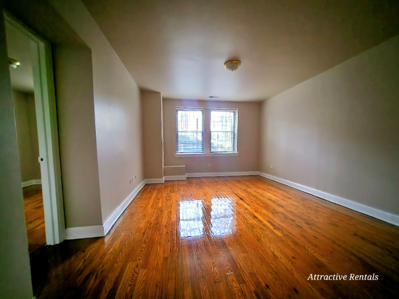 Chicago Apartment: 4850 W Adams St