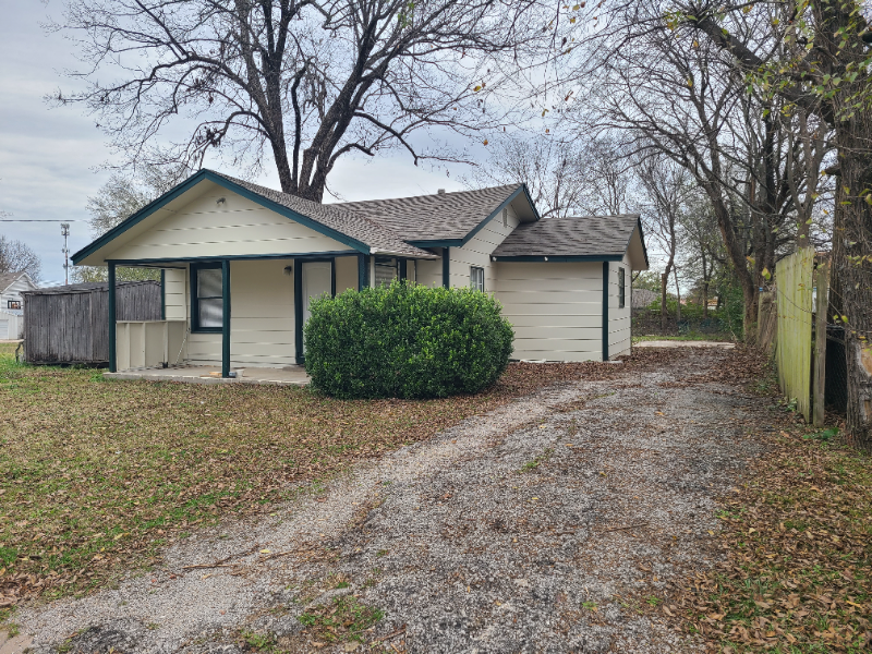 Skiatook House: 419 S. Javine