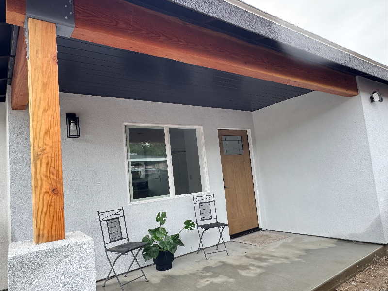 Upland House: 889 W 8th St