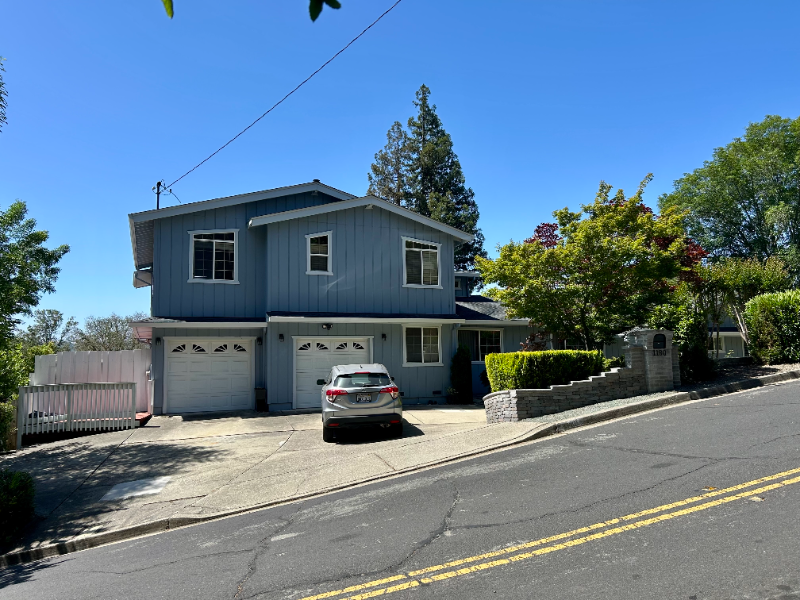 Lafayette House: 1180 Sierra Vista Way