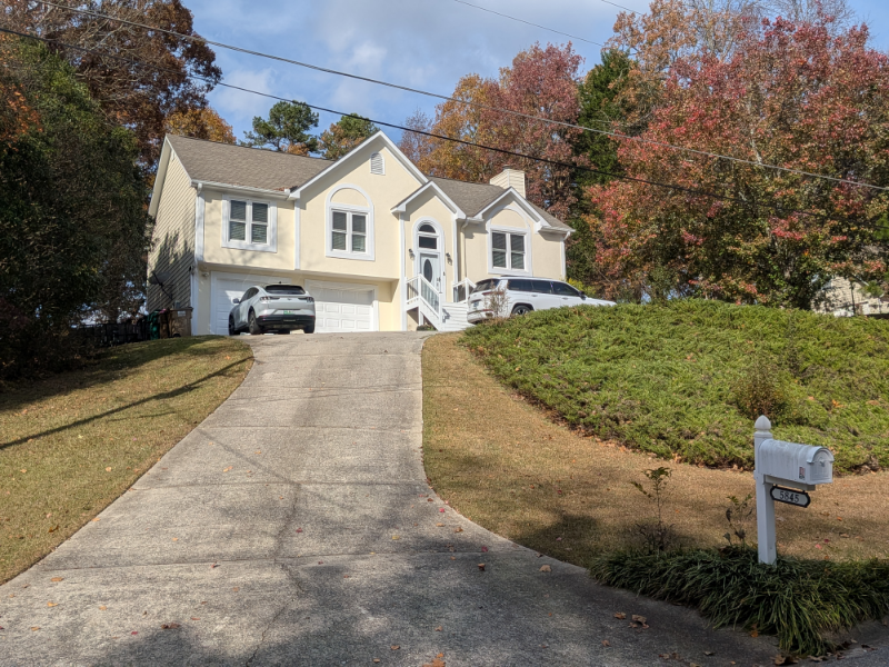 Cumming House: 5845 Shadewater Drive