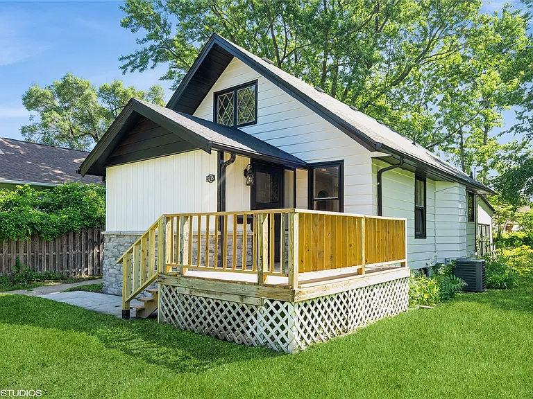 Des Moines House: 3215 E 8TH Street