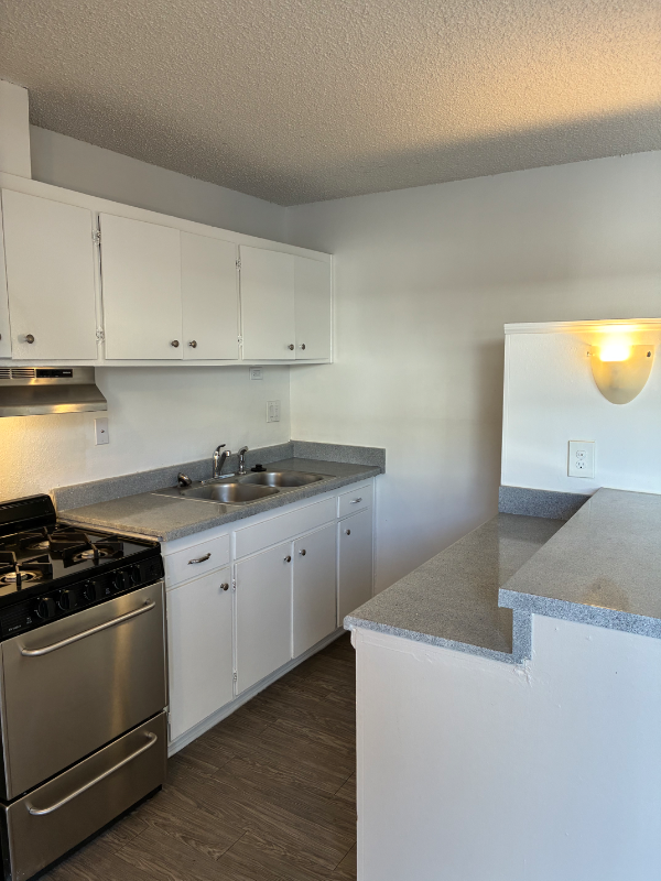 Oxnard Apartment: 443 Occidental Dr