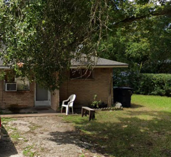 Houston House: 7911 Magna St