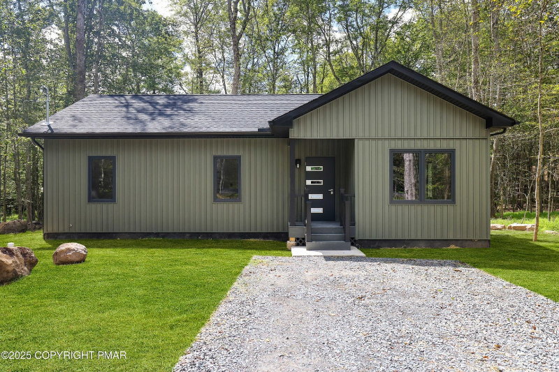 Pocono Lake House: 1540 Lake Lane