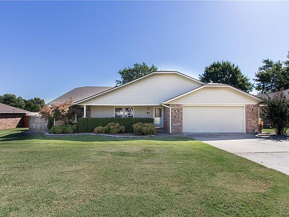 Springdale House: 1807 Carrie Pl