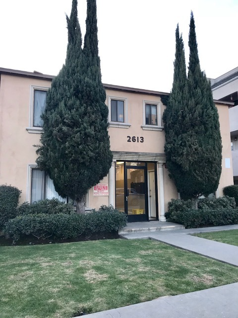 Los Angeles Apartment: 2613 S Sepulveda Blvd