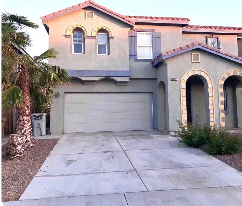 Oak Hills House: 13265 La Crescenta Ave