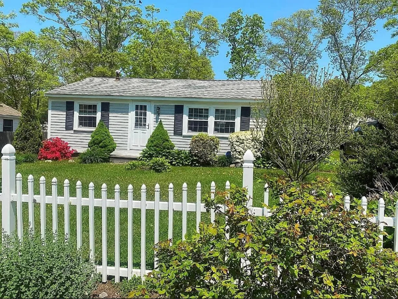 East Falmouth House: 8 Churchill Dr