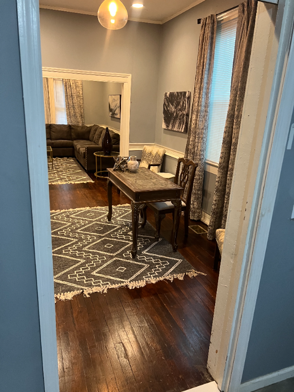 Savannah House: 514 w. 38th st