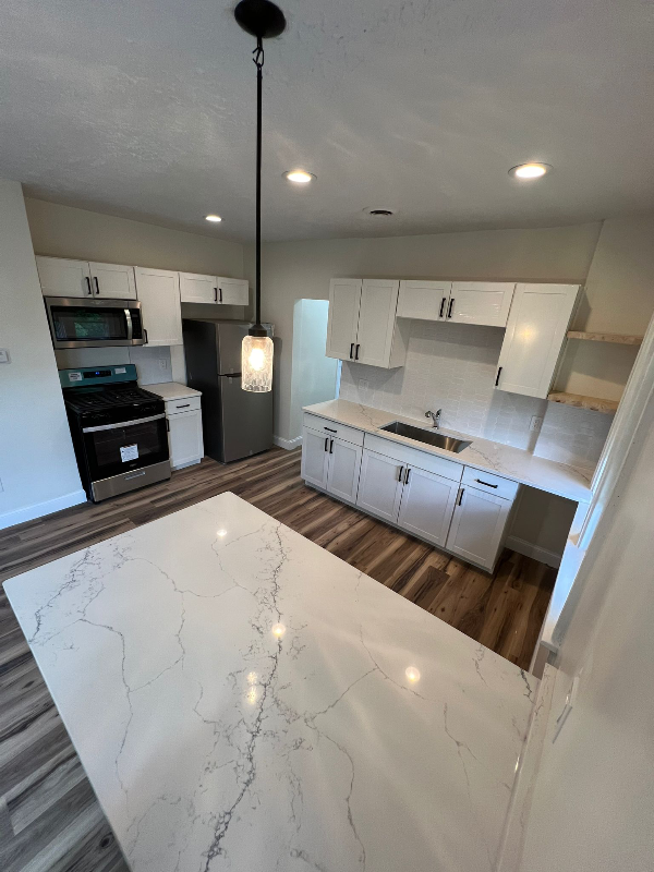 Akron Apartment: 884 Copley Rd