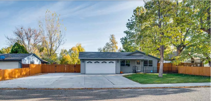 Nampa House: 826 W Kinghorn Dr
