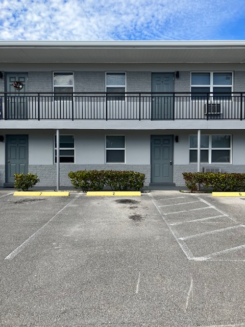 Lantana Apartment: 621 Ridge Rd