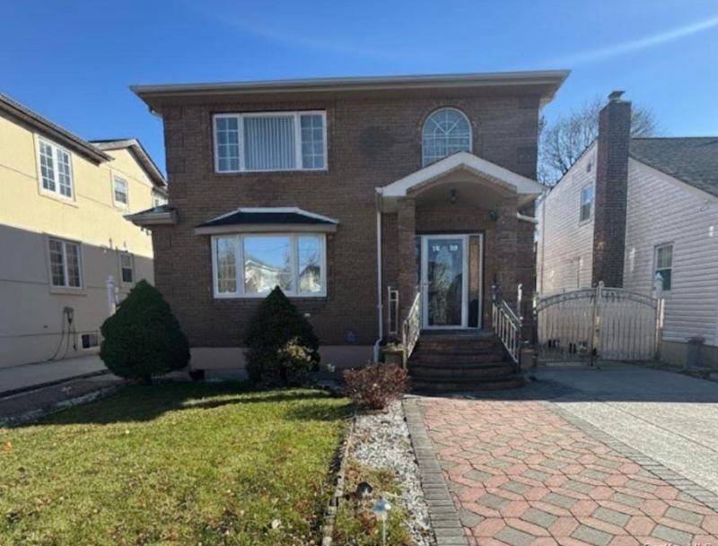 Bellerose House: 8519 239 st