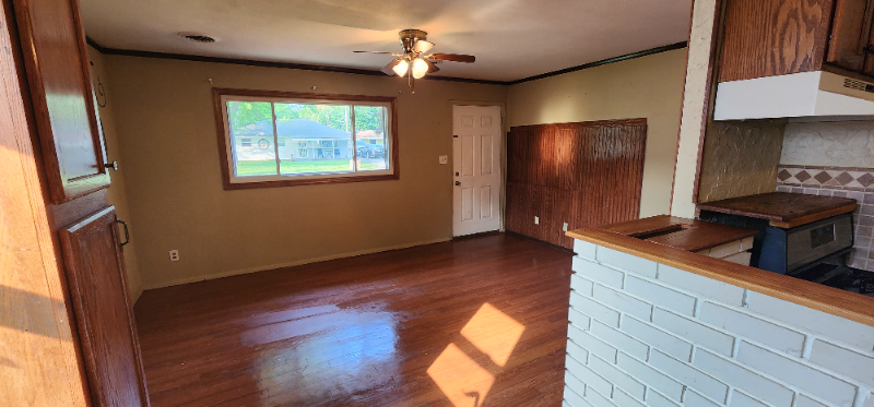 Springfield House: 3365 Buckner St