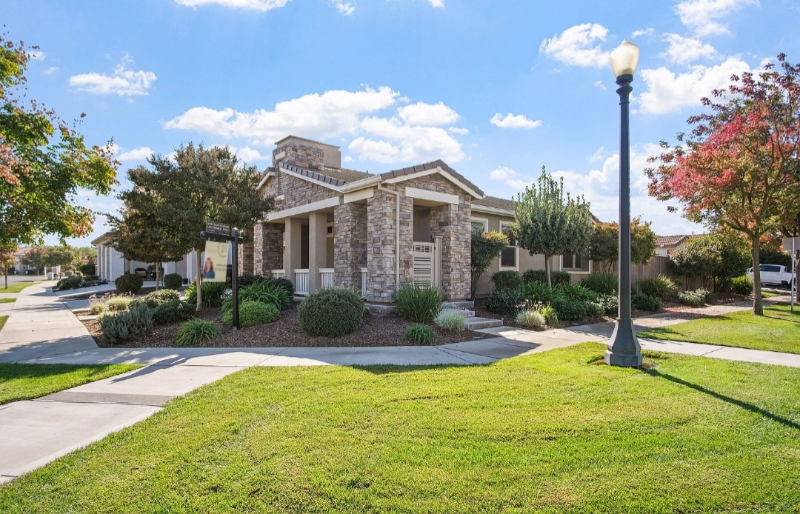 Oakdale House: 602 Criolla St