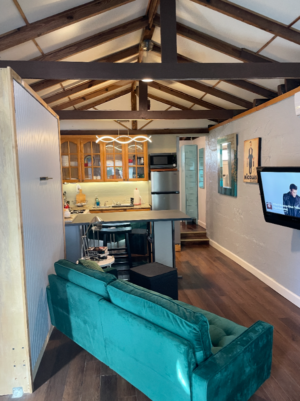 Tampa House: 4435 west Iowa ave