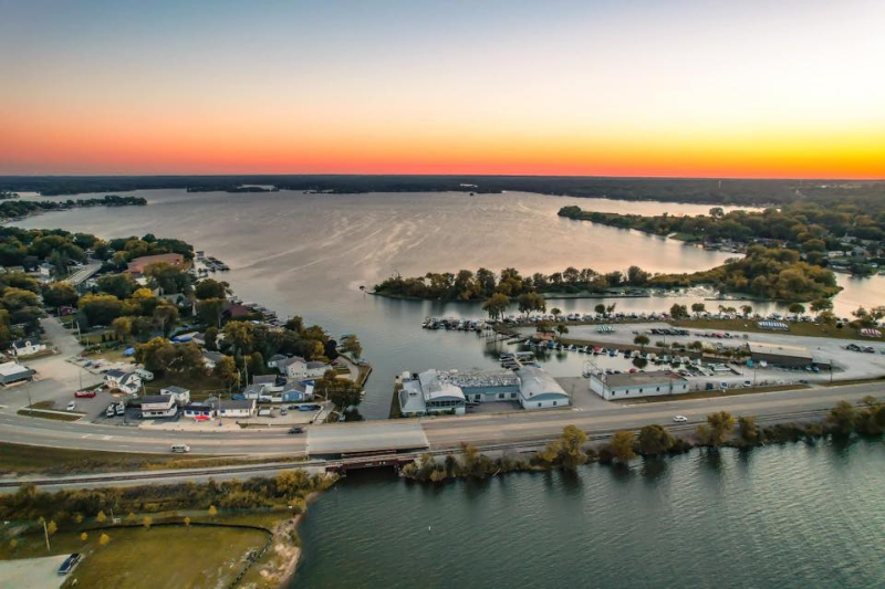 Fox Lake Condo: 115 Nippersink Blvd