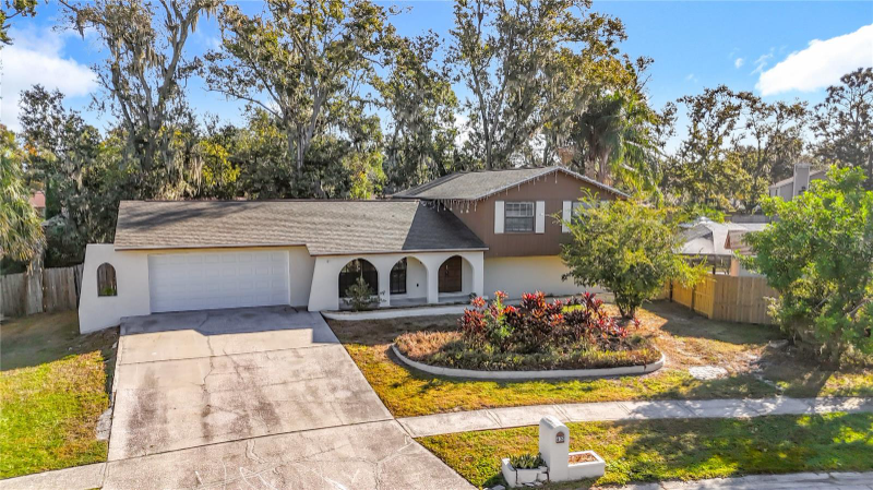 Brandon House: 632 EPHRATA DR