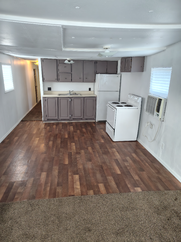 Lake City House: 210 SE Camelot Loop