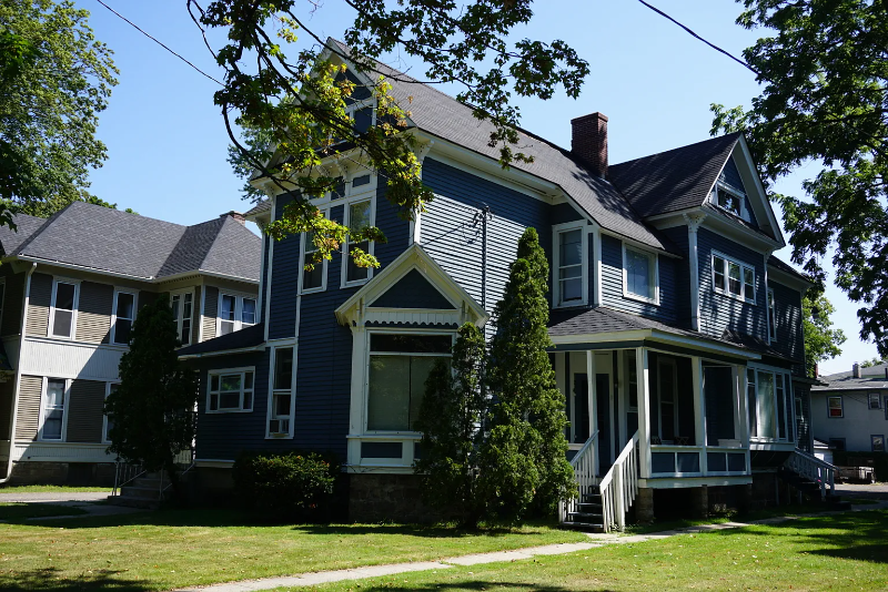 Kalamazoo Apartment: 312 Woodward Ave