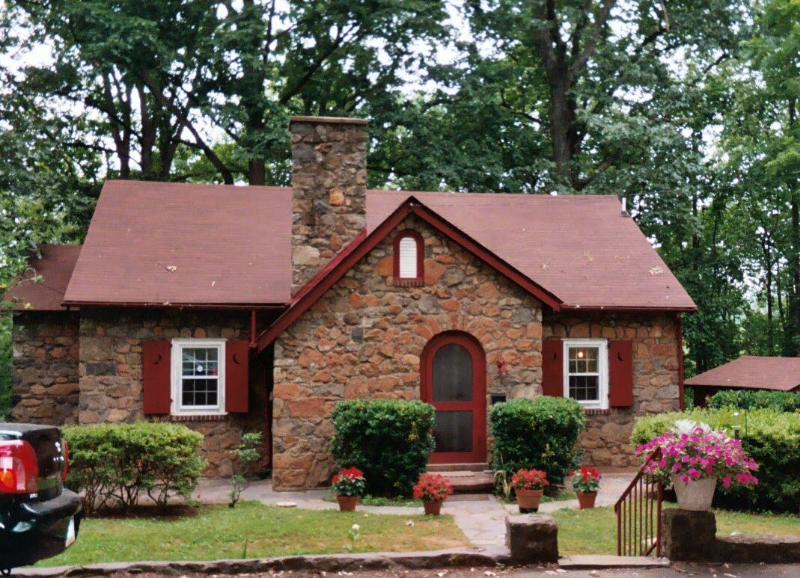 Charlottesville House: 2619 Jefferson Park Circle