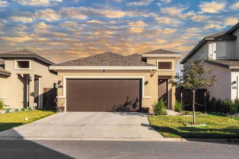 Mcallen House: 10308 n 13th st