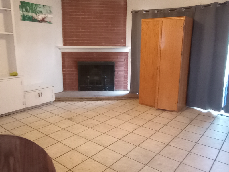 Pomona House: 871 e franklin Ave,