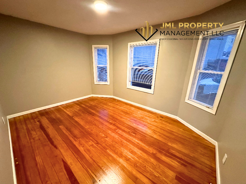 Fall River Apartment: 321 Union St