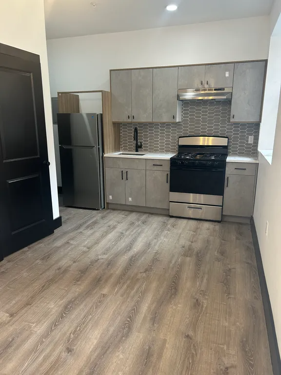 Newark Apartment: 10 Thomas Street