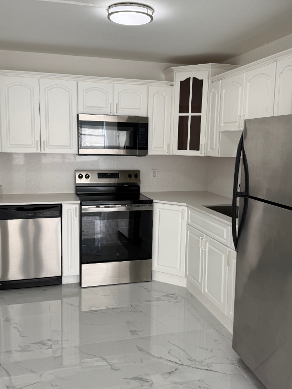 NORTH MIAMI BEACH Condo: 1300 NE MIAMI GARDENS DR