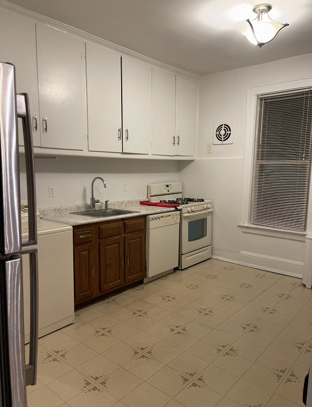 ASTORIA Apartment: 3054 35TH ST