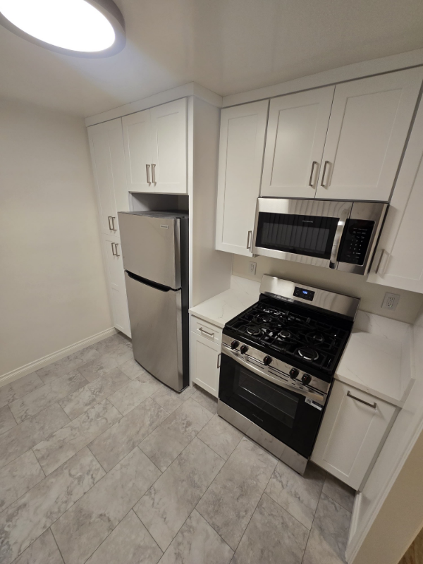 Sherman Oaks Apartment: 4475 Murietta Ave