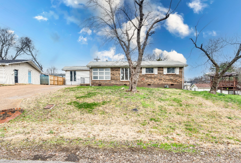 Nashville House: 504 Continental Dr