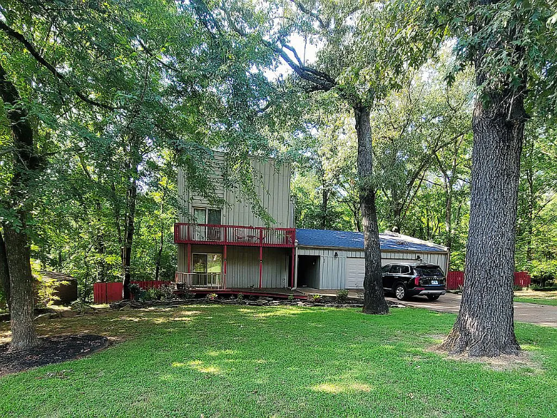 Batesville House: 2533 Mark Ln