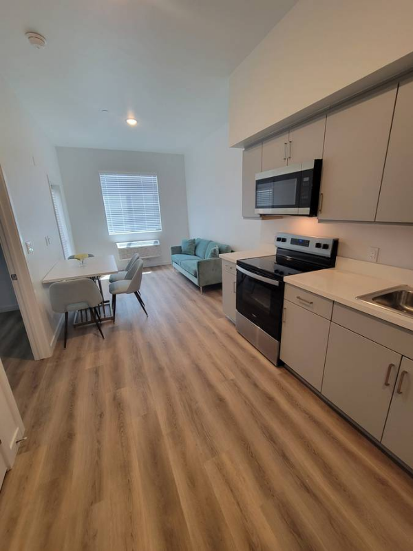 Los Angeles Apartment: 1635 E 117th St