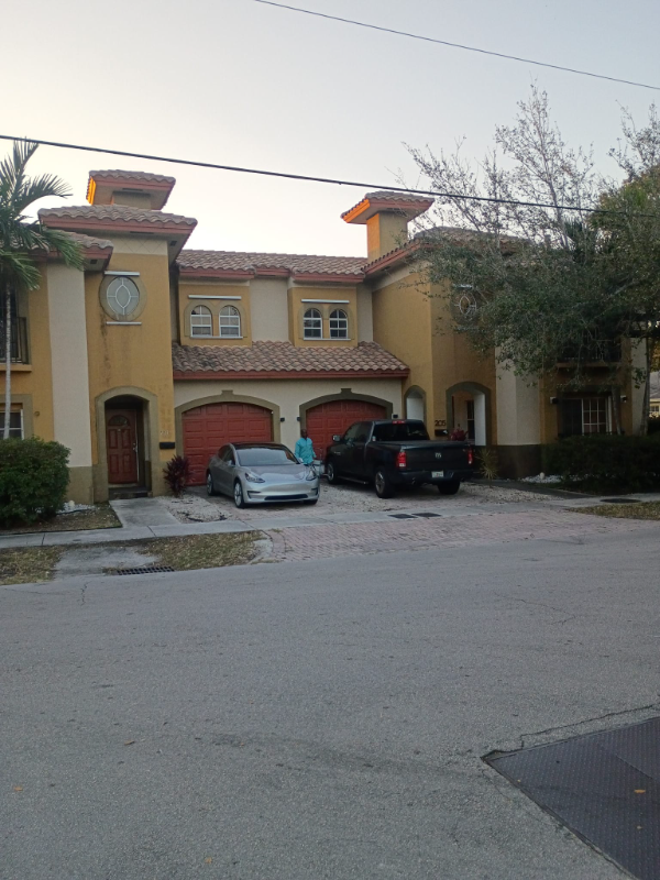 Fort Lauderdale House: 205 NW 12th Ave