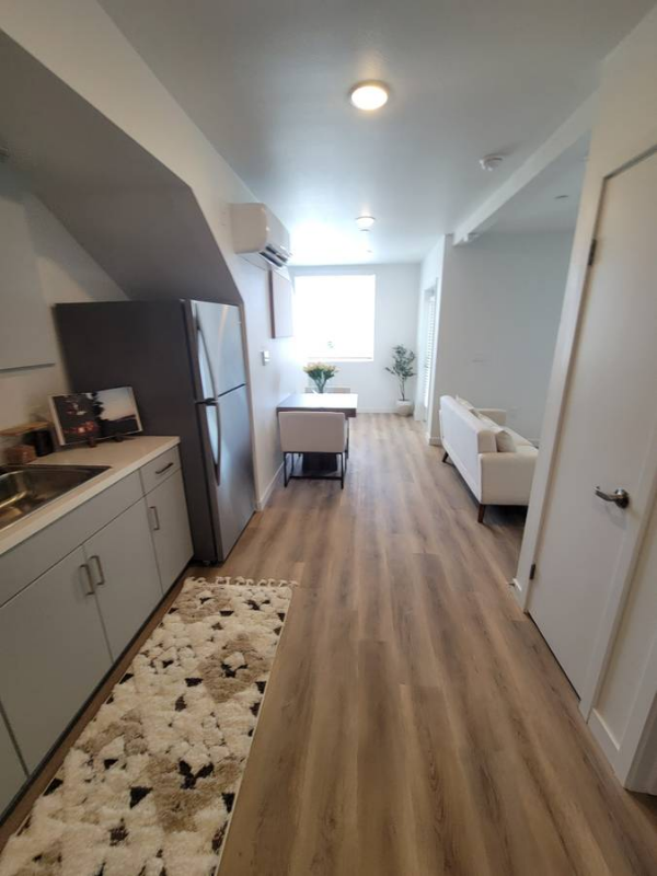 Los Angeles Apartment: 1635 E 117th St