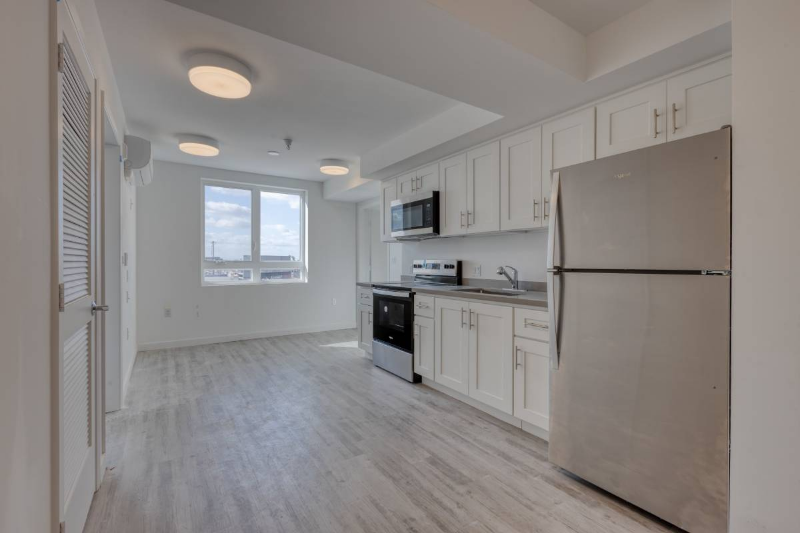 Los Angeles Apartment: 5300 Crenshaw Blvd