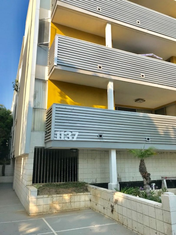 Santa Monica Apartment: 1137 11th St