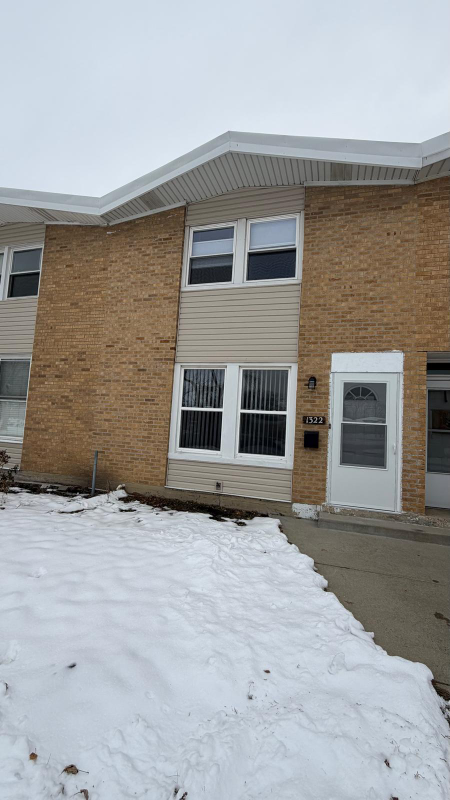 Des Plaines Townhome: 1322 Fargo Ave