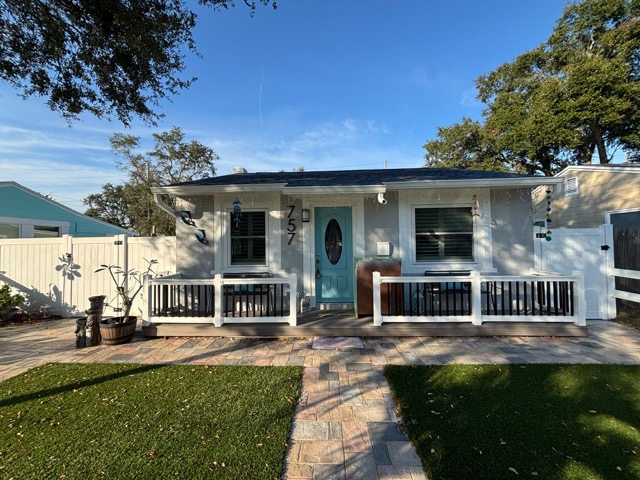 Saint Petersburg House: 757 52nd ave n