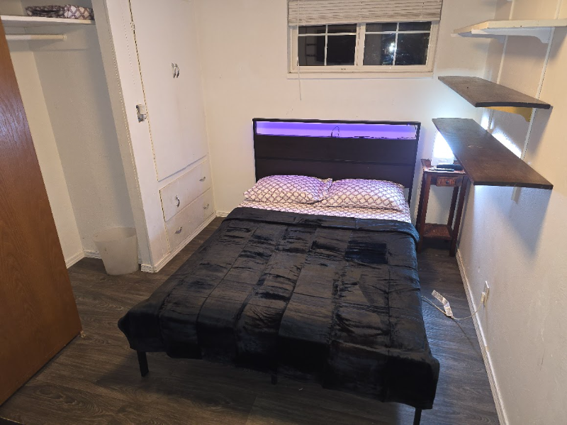 BURIEN House: 1024 SW 120TH ST