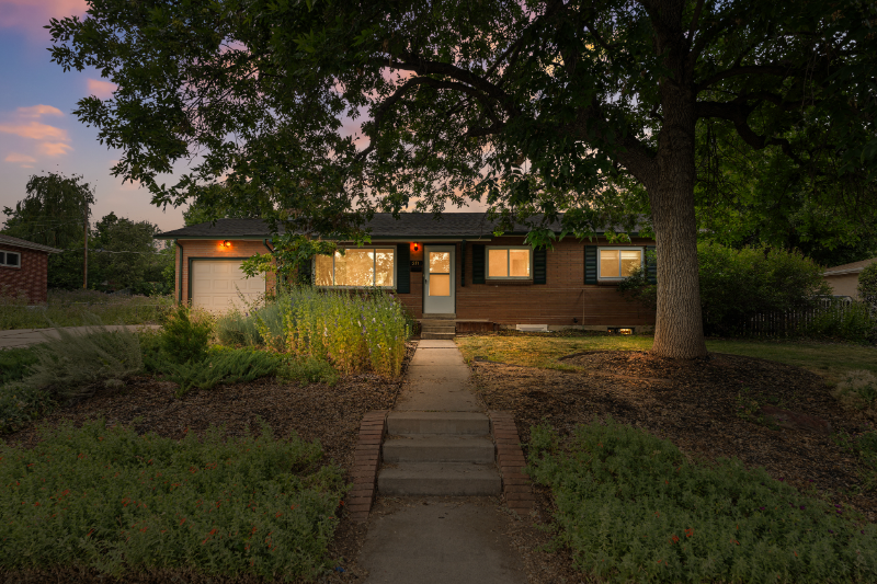 Denver House: 571 S Taft St