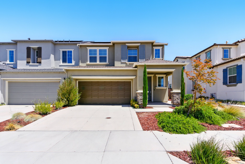 Tracy House: 5758 Tournament ct