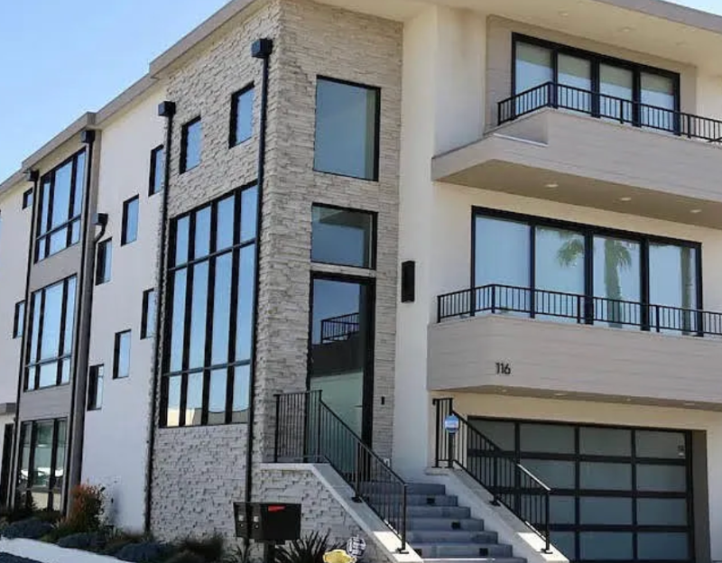 Oxnard House: 116 W Channel Islands Blvd