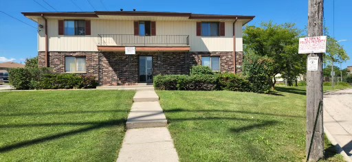 Milwaukee Apartment: 9045 N 84th St
