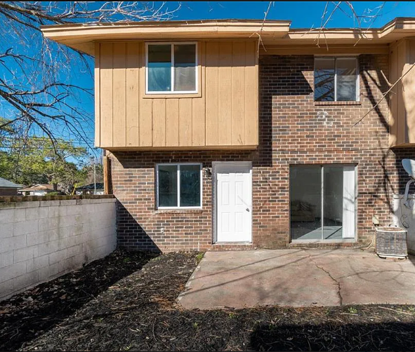 Savannah Townhome: 10 Mins to Hunter AFB