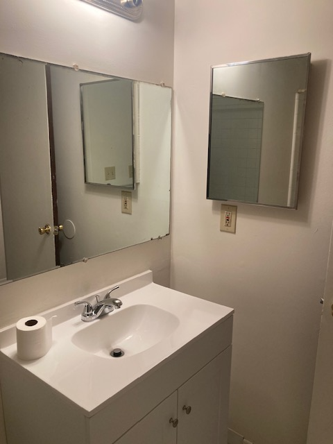 Clinton Township Apartment: 21681 Hillside