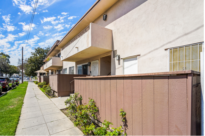 LOS ANGELES Apartment: 10225 REGENT STREET